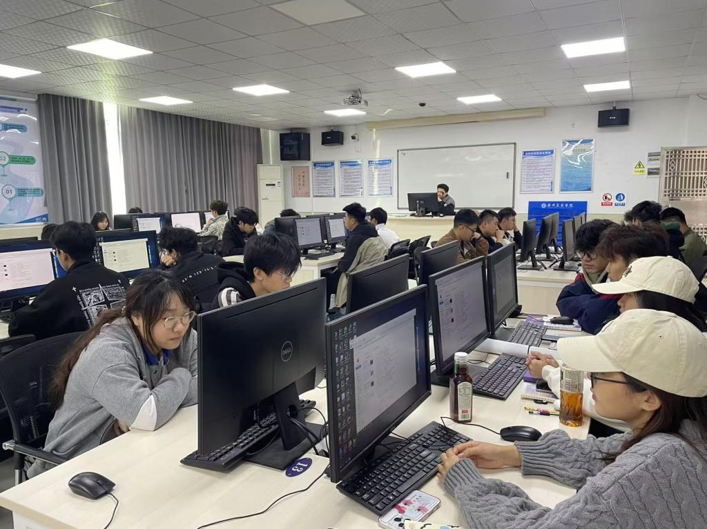 学院“企业嵌入课程”助力学生实训能力全面提升——广州软件开发实践纪实